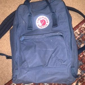 Navy Fjall raven kanken backpack!